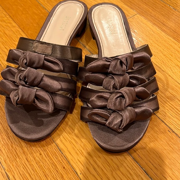 Description
As you see on the pics . 1 Rigth bow is missing. Confortable. - Picture 1 of 8